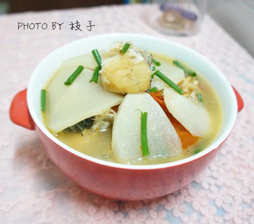 番茄萝卜豆腐鱼汤的做法
