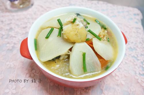 番茄萝卜豆腐鱼汤的做法