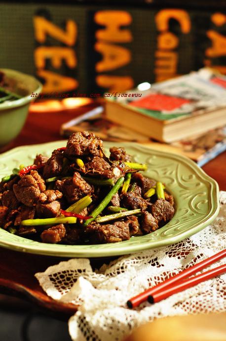 干锅蒜苔孜然羊肉的做法