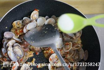 蒜香韭菜花甲的做法