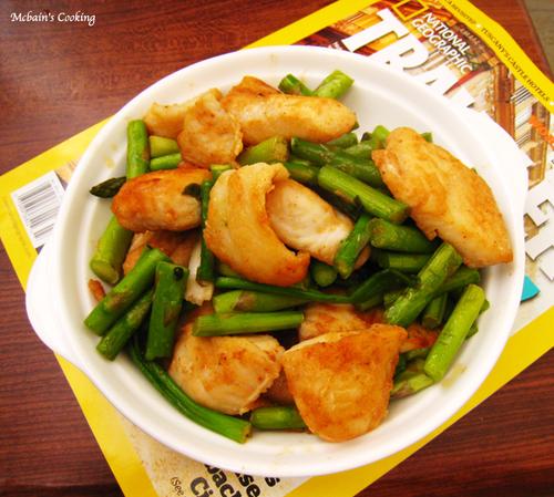 芦笋香辣鱼片的做法