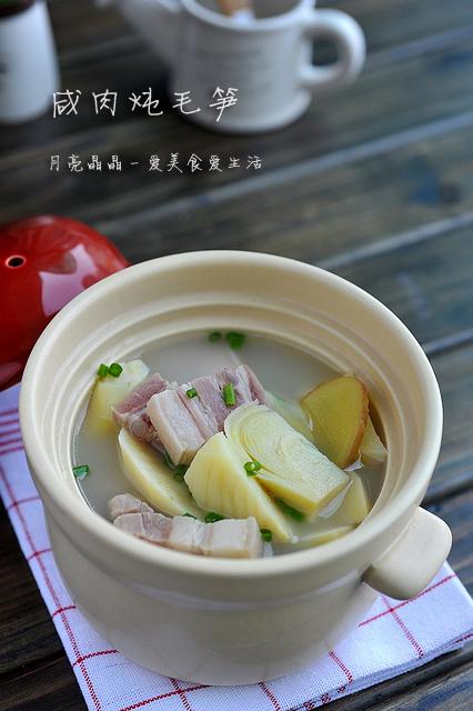 咸肉炖毛笋的做法