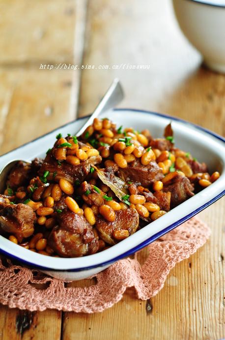 猪软骨焖黄豆的做法