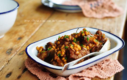 猪软骨焖黄豆的做法