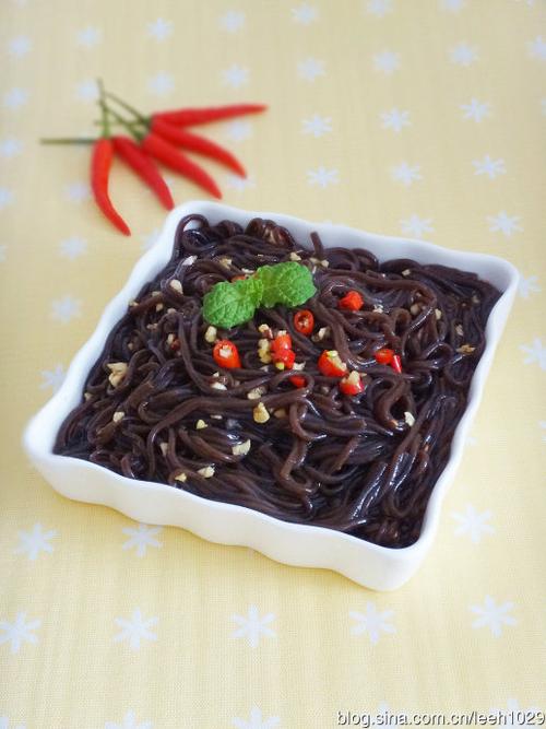 蓑衣黄瓜&酸辣蕨根粉的做法