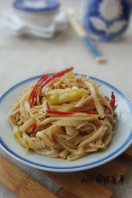 双椒炒菇丝的做法