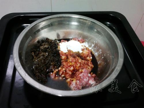 黑木耳蒸肉饼的做法