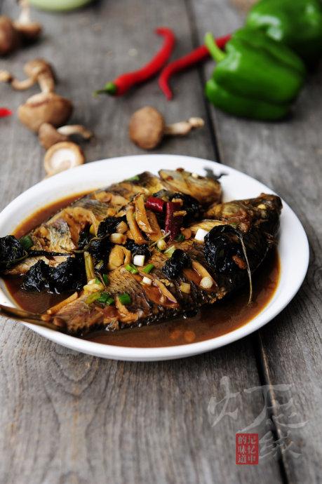 紫苏炖鱼的做法