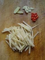 酸笋炒鸡胗的做法