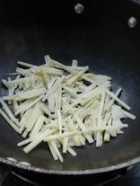 酸笋炒鸡胗的做法