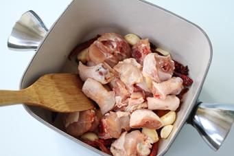 新疆大盘鸡的做法