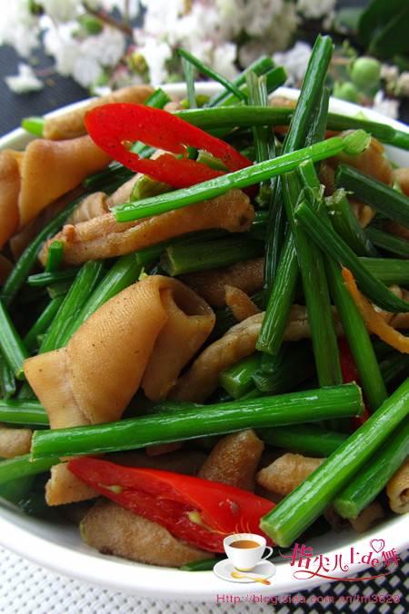 韭菜花炒鸭肠的做法