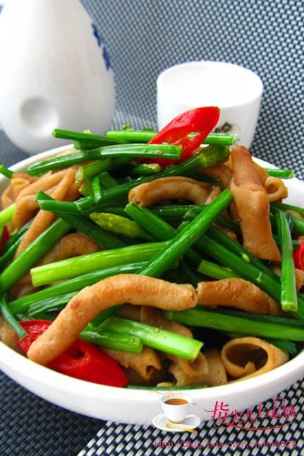 韭菜花炒鸭肠的做法