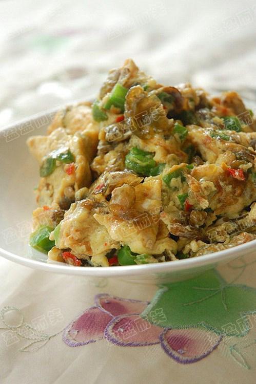 鸡蛋炒地皮菜的做法