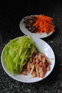 腊肠三丝的做法