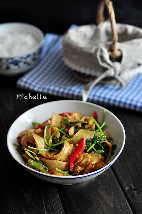 小炒手撕面筋的做法