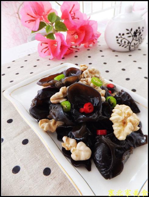 核桃仁拌木耳的做法