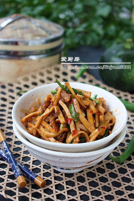 杏鲍菇炒肉丝的做法