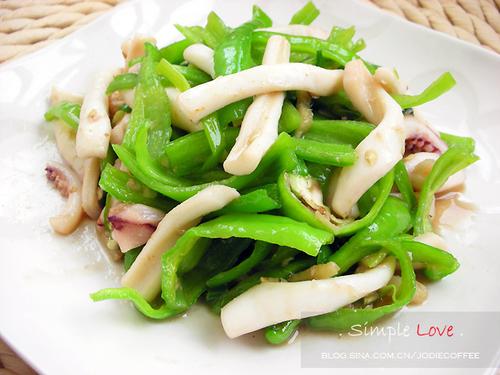 辣椒炒鲜鱿的做法