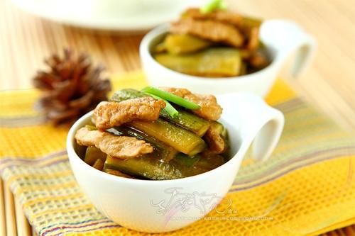 醋香黄瓜炒肉的做法