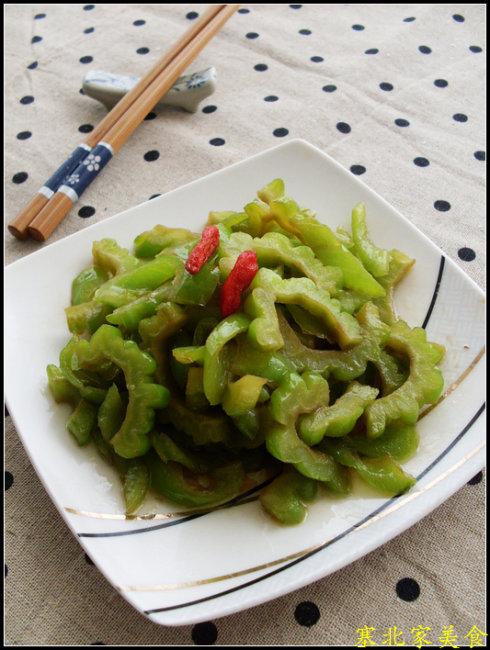 苦瓜炒尖椒的做法