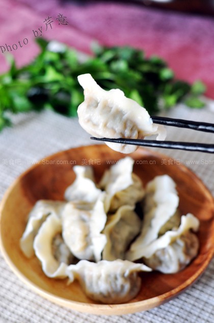 韭菜鲜肉水饺和腊八蒜 韭菜鲜肉水饺和腊八蒜的做法