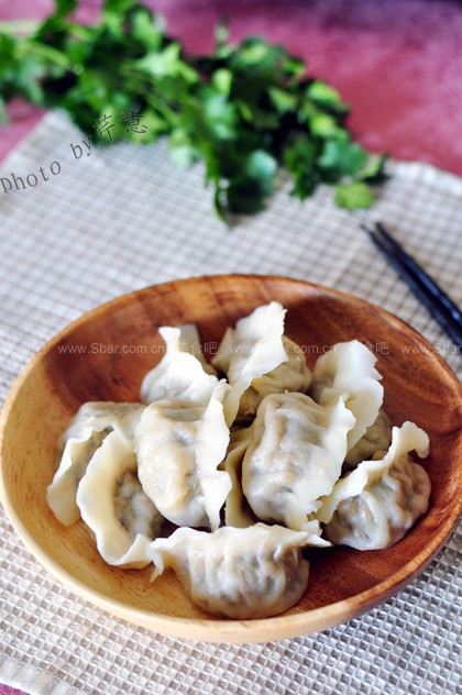 韭菜鲜肉水饺和腊八蒜 韭菜鲜肉水饺和腊八蒜的做法
