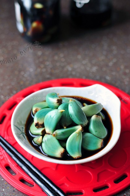 韭菜鲜肉水饺和腊八蒜 韭菜鲜肉水饺和腊八蒜的做法