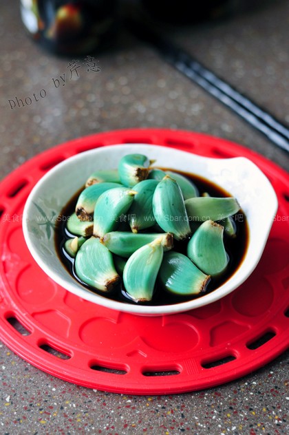 韭菜鲜肉水饺和腊八蒜 韭菜鲜肉水饺和腊八蒜的做法
