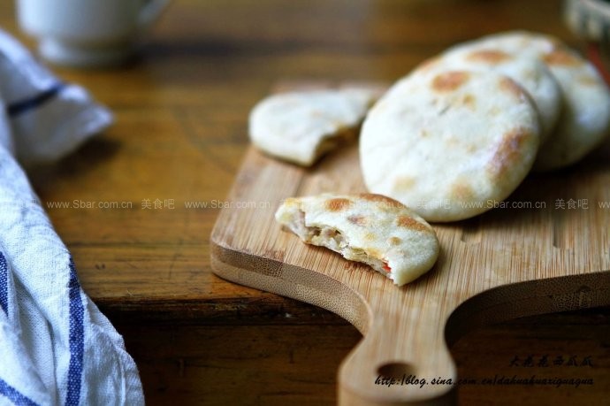 大葱猪肉香辣烤饼 大葱猪肉香辣烤饼的做法