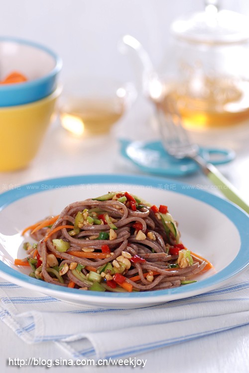 养生黑米酸辣凉面 养生黑米酸辣凉面的做法