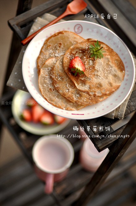 椰蓉草莓早餐煎饼 椰蓉草莓早餐煎饼的做法