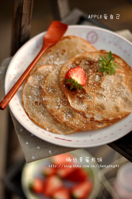 椰蓉草莓早餐煎饼 椰蓉草莓早餐煎饼的做法