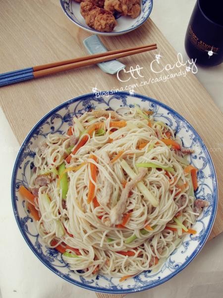 韭黄肉丝炒面 韭黄肉丝炒面的做法