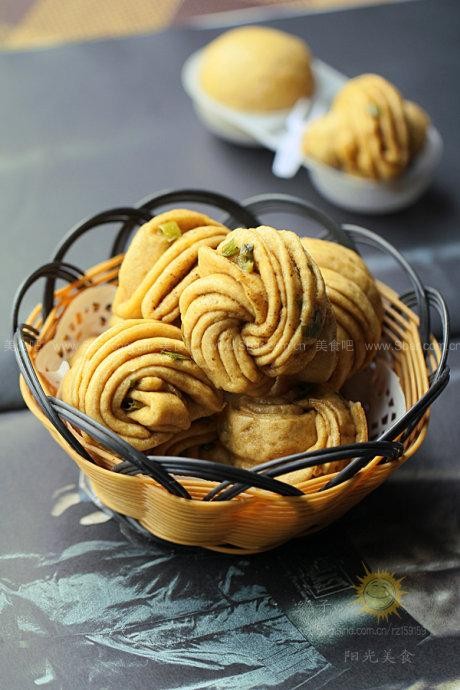 香葱胡萝卜花卷 香葱胡萝卜花卷的做法