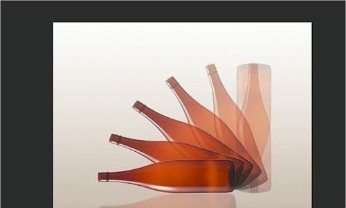 PS自由变换工具制作瓶子动态倾斜的效果